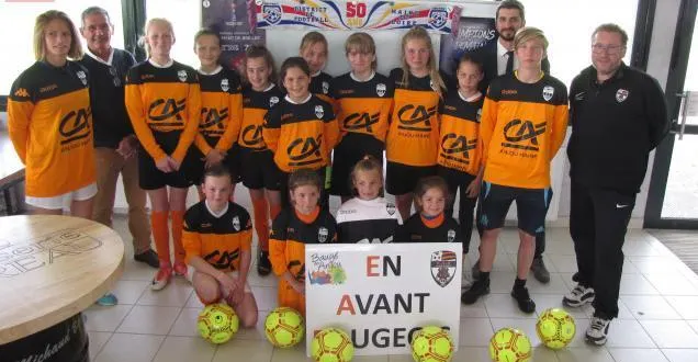 photo baugé. football : la section féminine de l'eab récompensée &copy; les féminines récompensées