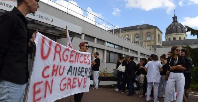 photo angers, le 11 juin 2019. un mouvement de grève perturbe depuis six semaines le service des urgences du chu. selon trois des syndicats de l’établissement public, le décès d’un usager survenu samedi soir en marge de l’hôpital illustre le « manque d’effectif criant » qu’ils dénoncent auprès de leur direction. &copy; archives co – josselin clair