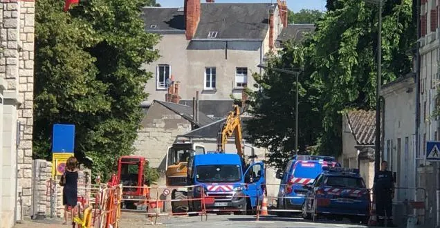 photo saumur, rue maremaillette, mardi 18 juin 2019. les agents de grdf ont pris la relève des secours. &copy; photo co – nicolas thellier