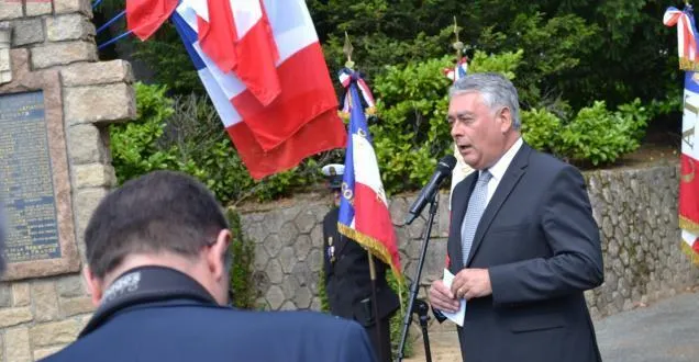 photo cholet. 18-juin : en discorde, le maire et le sous-préfet ne font plus cérémonie commune