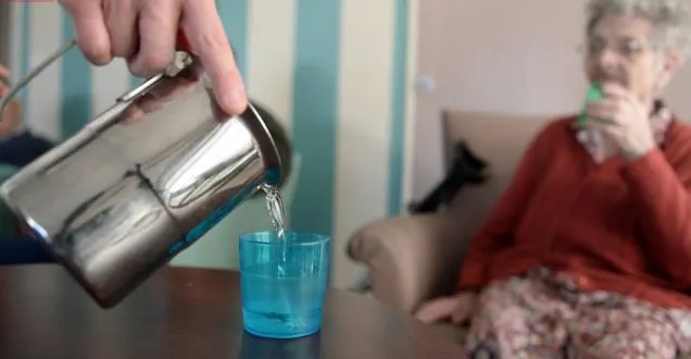 photo en cas de fortes chaleurs, il faut boire de l’eau régulièrement. &copy; archives co – josselin clair