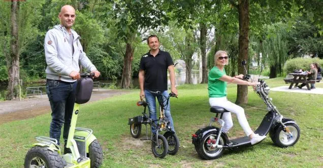 photo segré. des gyropodes sur la base de loisirs estivale segré canoë
