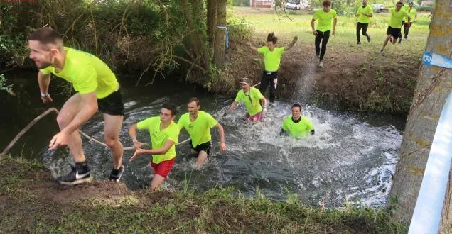 photo mazé. joyeux bain de boue à la godzi-race