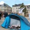 photo samedi 11 mai à segré, une manifestation de soutien à trois familles menacées d’expulsion, dont une famille algérienne, avait rassemblé des habitants et des élus sur le parvis de l’hôtel de ville.