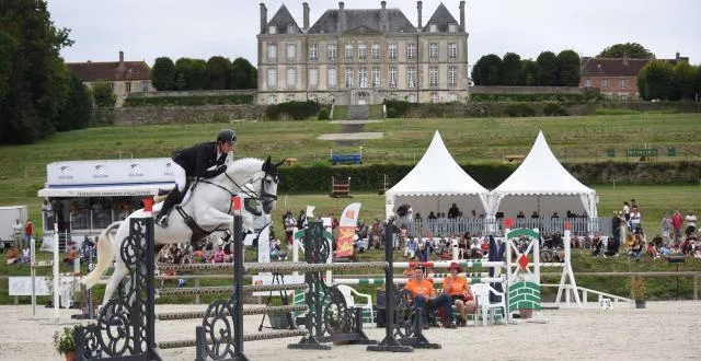 photo le grand complet attire chaque année des milliers de spectateurs au haras du pin. &copy; joseph thouin, archives ouest-france