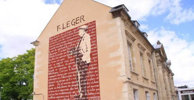 photo la monumentale fresque des frères sineux habille le pignon de l’hôtel-dieu, en hommage fernand léger. &copy; archives ouest-france