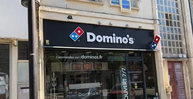 photo le magasin domino’s pizza est fermé depuis le 17 avril, rue de bretagne, à alençon. &copy; ouest-france