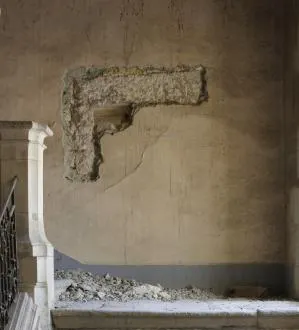 photo version recadrée du cliché illustrant l’ouvrage photographique puissantes mémoires, dédié au site de l’ancienne prison du mans et du palais de justice. &copy; jean-françois mollière