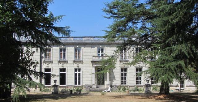 photo le château des châtelliers, résidence de la famille fenaille, devenue propriétaire vers 1850.