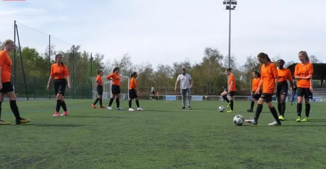 photo les 17 joueuses senior portent les effectifs à une cinquantaine de féminines.