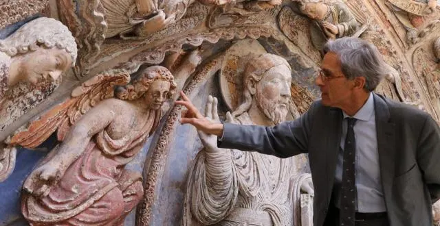 photo les travaux de rénovation et de restauration des polychromies du portail de la cathédrale viennent de s’achever. gabor mester de paradj, architecte en chef des monuments historiques, en a assuré la maîtrise d’œuvre. &copy; ouest-france