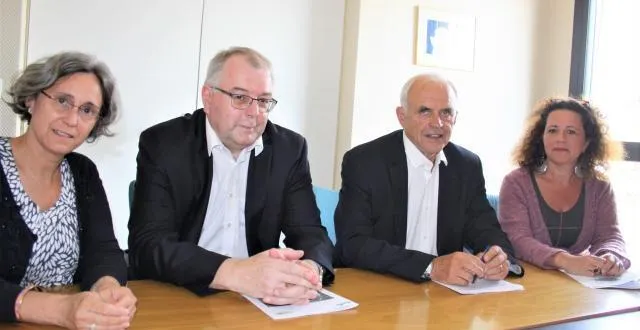 photo marc laffineur, maire d’avrillé (au centre à droite), entouré par florence machefer (à droite) et philippe trillot (à gauche). &copy; ouest-france