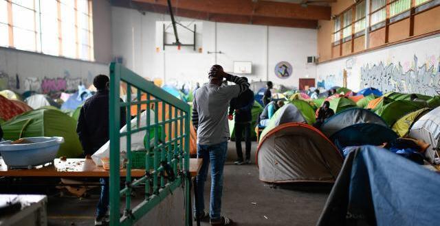 photo environ 400 migrants ont trouvé refuge dans le gymnase jeanne bernard à saint-herblain, près de nantes.