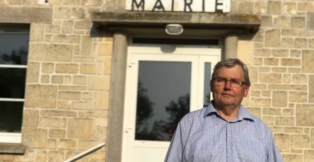 photo hubert séjourné succède à jacques leforestier en tant que maire de la commune de rônai, qui compte quelque 170 habitants. &copy; ouest-france