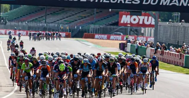 photo 24 heures vélo. victoire au sprint du team socopa 1 &copy; les 24 heures vélo shimano viennent de s'achever sur le circuit bugatti au mans.