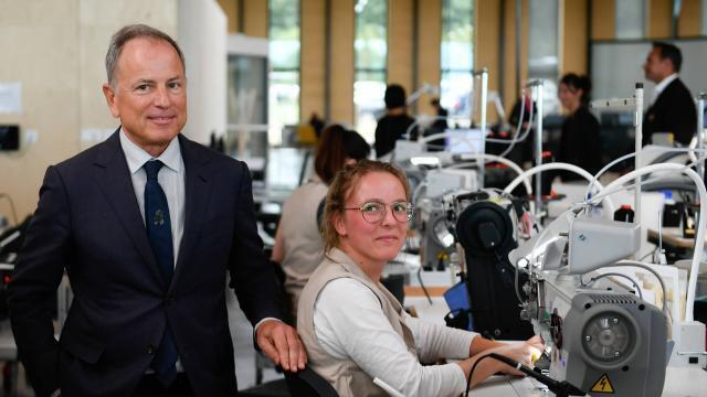 EN IMAGES. Dans les coulisses du nouvel atelier Louis Vuitton installé près  d'Angers - Fougères.maville.com