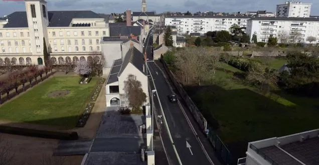 photo angers. la directrice générale de la cohésion sociale en visite au bon pasteur