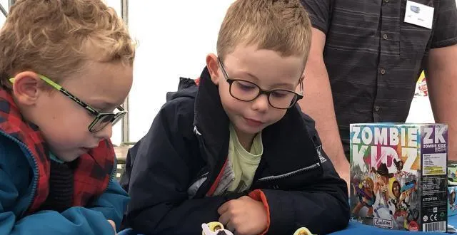 photo vendredi, vers 18 h 30, de tout jeunes joueurs avaient déjà investi les lieux pour s’affronter dans une partie de zombie kidz. &copy; ouest-france