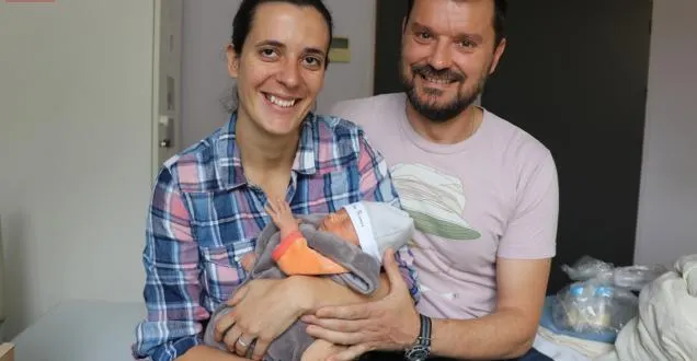 photo maternité de saumur, le 10 juin dernier. marion delas et laurent de meyer, les parents du petit marcel. &copy; co – luc souriau