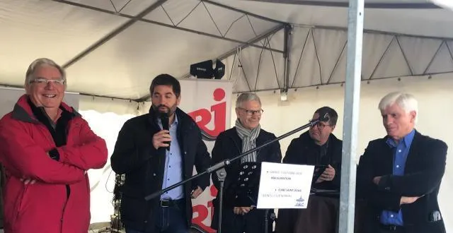 photo le maire et président de l'agglomération de flers, yves goasdoué, le député jérôme nury et le maire de montilly, bernard morazin, ont pris la parole pour inaugurer la foire saint-denis. &copy; ouest-france