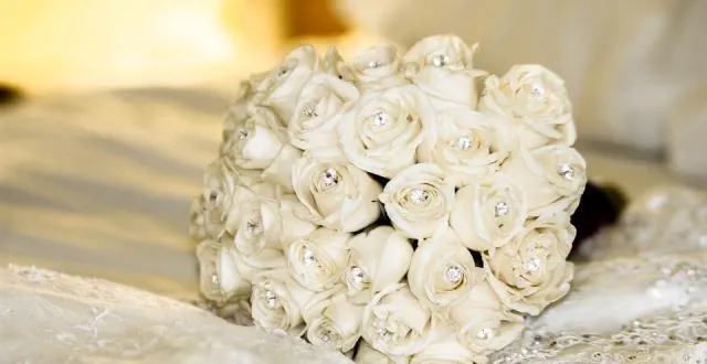 photo bijoux, fleurs, robes de mariés, animation musicale, les futurs mariés auront la réponse à toutes leurs questions lors du salon du mariage. &copy; pixabay