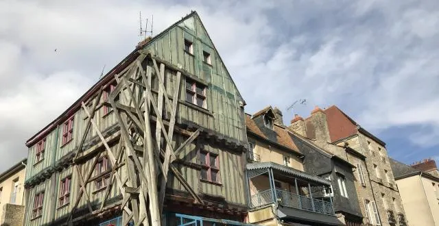 photo le rez-de-chaussée et la cave de l’immeuble des 7 colonnes devraient être achetés par alençon. &copy; ouest-france