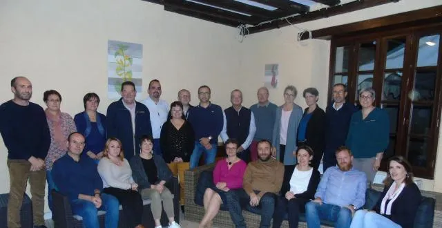 photo de gauche à droite : en haut, fabrice michel, anne-marie glémet, colette labarre, daniel penven, mickaël masseau, isabelle bellanger, yohan piton, laurent hervé, pascal crossouard, alain besnard, christelle jouneaux, maryline leblond, laurent barbé ; en bas, bruno chauveau, marylise moreau, anne chauveau, marie-thérèse dilé, nicolas bouildé, natacha foubert, fabien aubry. &copy; ouest-france