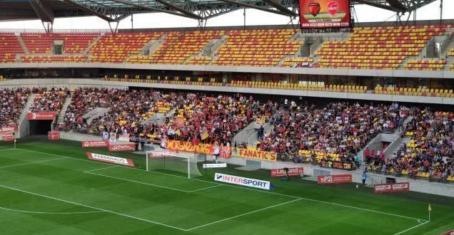 photo football. le mans fc – psg en coupe de la ligue : les supporters manceaux aux anges
