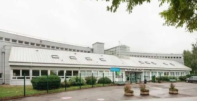 photo le lycée maréchal-leclerc a fusionné avec le lycée marguerite-de-navarre, situé juste à côté. &copy; archives ouest-france.