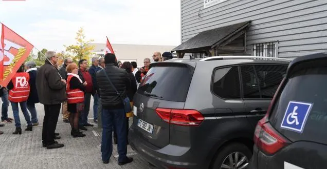 photo saint-léger-de-linières. deux chauffeurs d’adiate menacés de licenciement après avoir manifesté