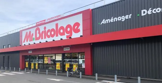 photo l’enseigne de la zone d’arçonnay fermera dans une semaine. &copy; ouest-france