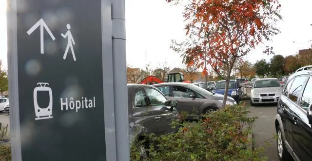 photo à l’hôpital du mans, les parkings sont, la plupart du temps, saturés. &copy; ouest-france