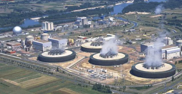 photo nucléaire. l’unité de production n°2 de la centrale de chinon à l’arrêt