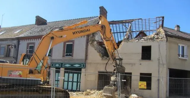 photo les travaux du cœur d’îlot à sainte-scolasse-sur-sarthe sont en cours. &copy; ouest-france