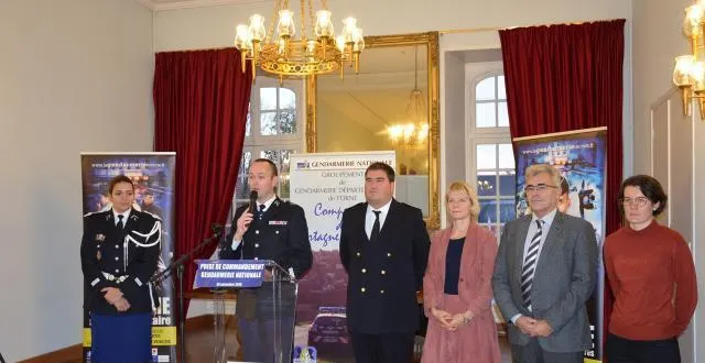 photo c’est vendredi 8 novembre que la prise de commandement de la lieutenante frédérique michel (à gauche) a eu lieu à l’hôtel de ville de l’aigle. &copy; ouest-france
