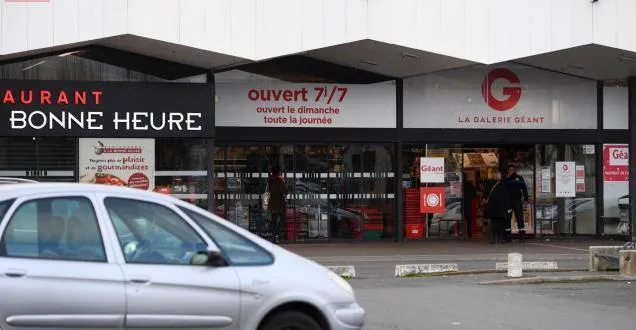 photo angers. noël ou pas, le géant casino de la roseraie ouvre ce 25 décembre (reportage)