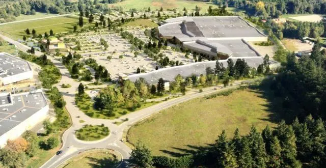 photo le projet de centre commercial maine street, près du mans, est bordé, au sud, par la d9 et à l’ouest par le boulevard des hunaudières. &copy; groupe desjouis