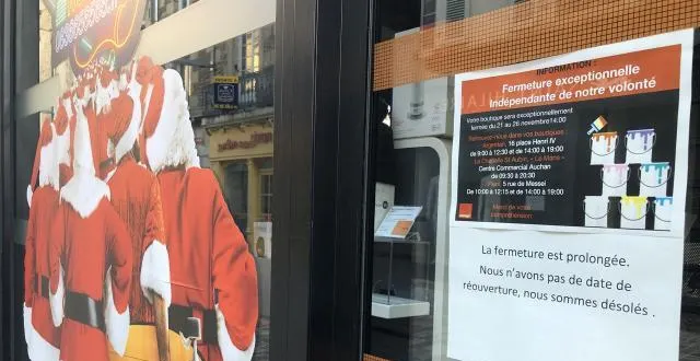 photo sur la porte de la boutique orange, en centre-ville, l’opérateur invite les clients à se tourner vers internet, l’appli mobile ou les boutiques d’argentan, flers ou le mans. &copy; ouest-france