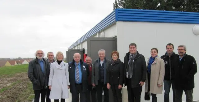 photo les élus ont découvert les nouveaux vestiaires des footballeurs berdhuisiens. &copy; ouest-france