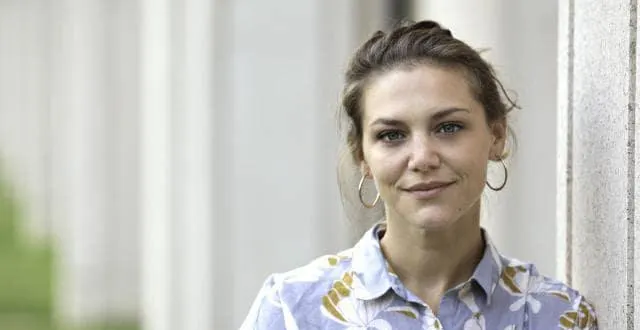 photo marie ferey, chercheuse au conseil régional, mène une étude au long cours : « en pays de la loire, c’est la première fois que l’on étudie un patrimoine à la fois contemporain, sériel et périphérique. » &copy; pierre-bernard fourny, service patrimoine, région pays de la loire