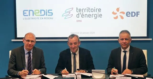 photo de gauche à droite : philippe guillemet, directeur régional enedis, philippe auvray, président du te61, jean-françois morlay, directeur du développement territorial edf ouest. &copy; dr