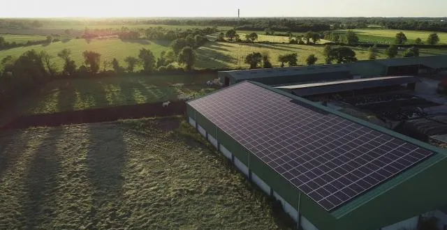 photo un hangar agricole solaire. &copy; dr