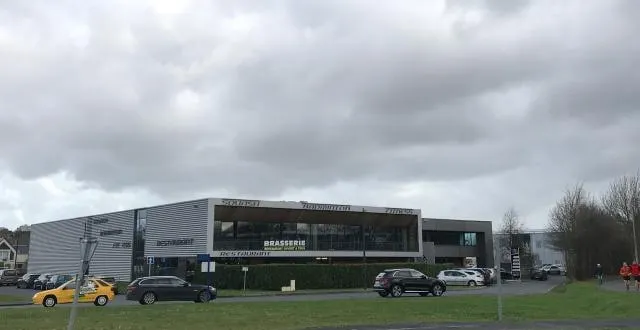 photo c’est là, sur l’emplacement du squash de louvigny, que va surgir une nouvelle salle de spectacle privée. &copy; ouest-france