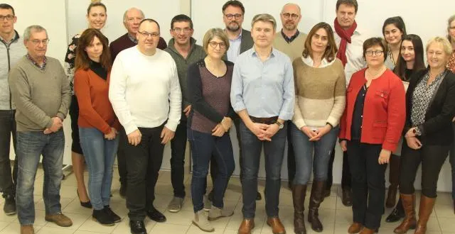photo de gauche à droite, au 1er rang : michel henry, valérie germond, eric tuffier, catherine gauthier, laurent paris, pascale verdier, chantal lalande, éliane blanche ; au 2e rang : damien maillet, émilie ollmann, claude guimier, philippe mareau, fabrice murgue, frédéric pauloin, franck gilard, sophie baré, inès planté, frédérique laurent. absent sur la photo : philippe durfort. &copy; ouest-france