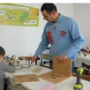 photo au cours de ces ateliers créatifs, les enfants apprennent différentes techniques, s’instruisent et échangent.