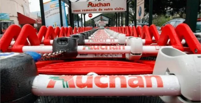 photo si le test s’avère concluant, auchan étendra le dispositif à d’autres hypermarchés en france. &copy; reuters/eric gaillard