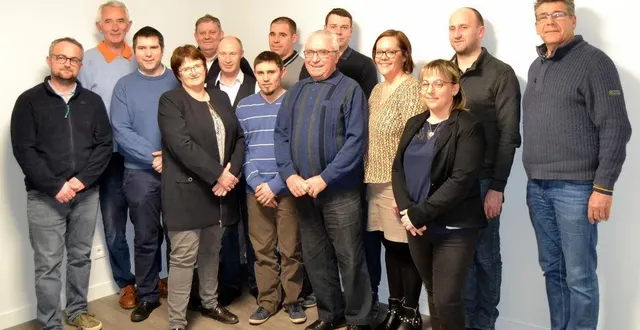 photo les candidats avec le maire sortant philippe biaud à droite. absent sur la photo baptiste mollière. &copy; le maine libre