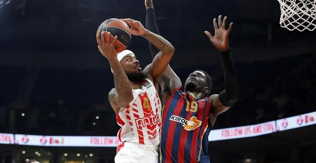 photo youssoupha fall (à droite), découvre l’euroleague cette saison avec le club espagnol de vitoria. &copy; photo predrag milosavljevic/maxppp