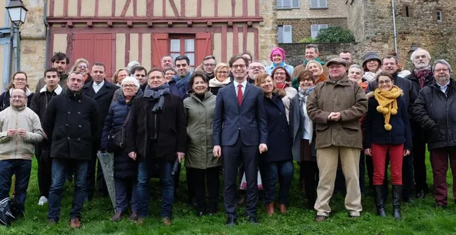 photo le mans, samedi 29 février 2020. julien geffard, accompagné par une trentaine de colistiers pour la photo de groupe. &copy; liste « mon parti c’est le mans »