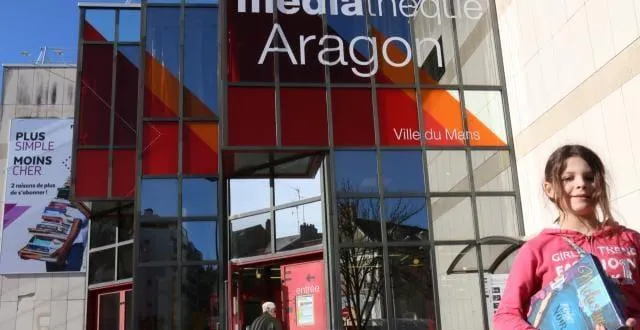 photo médiathèque le dimanche : les familles y voient un rendez-vous culturel à faire ensemble. &copy; ouest-france